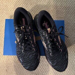 Brooks Womens Running Shoes 9.5M HALF PRICE!!!